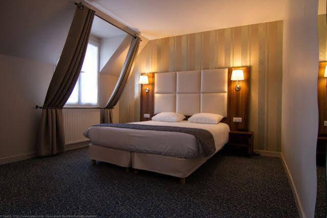 Logis Hotel Du Chateau Combourg Exterior photo