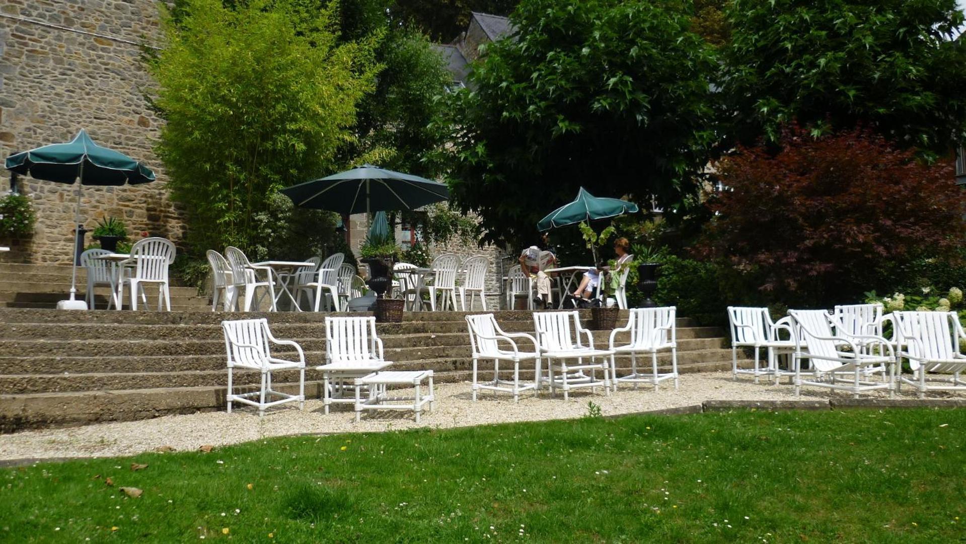 Logis Hotel Du Chateau Combourg Exterior photo