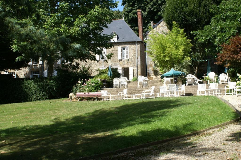 Logis Hotel Du Chateau Combourg Exterior photo