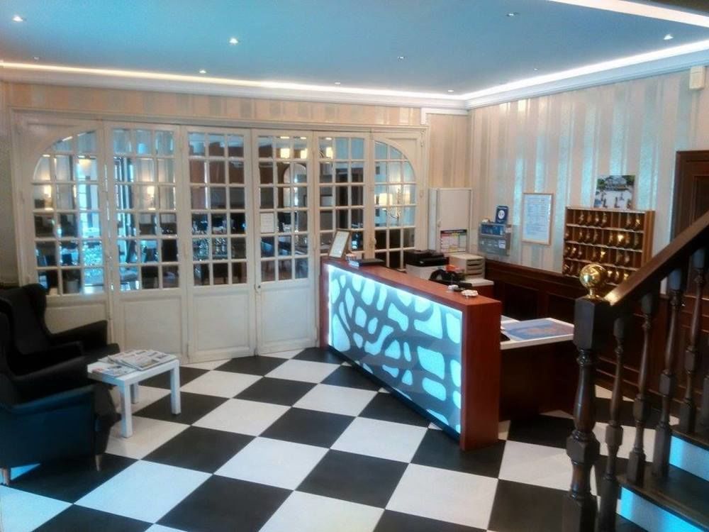Logis Hotel Du Chateau Combourg Exterior photo