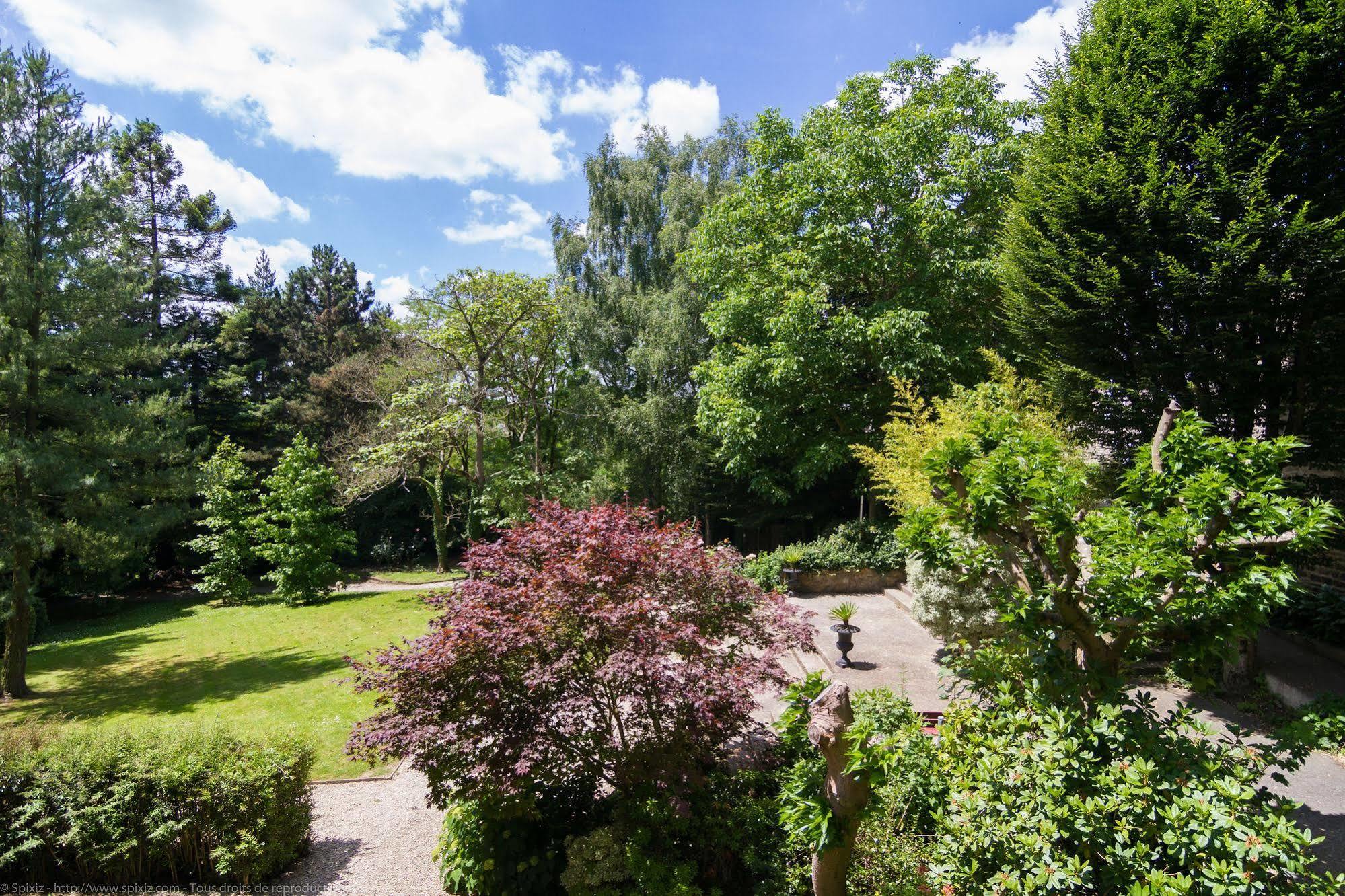 Logis Hotel Du Chateau Combourg Exterior photo