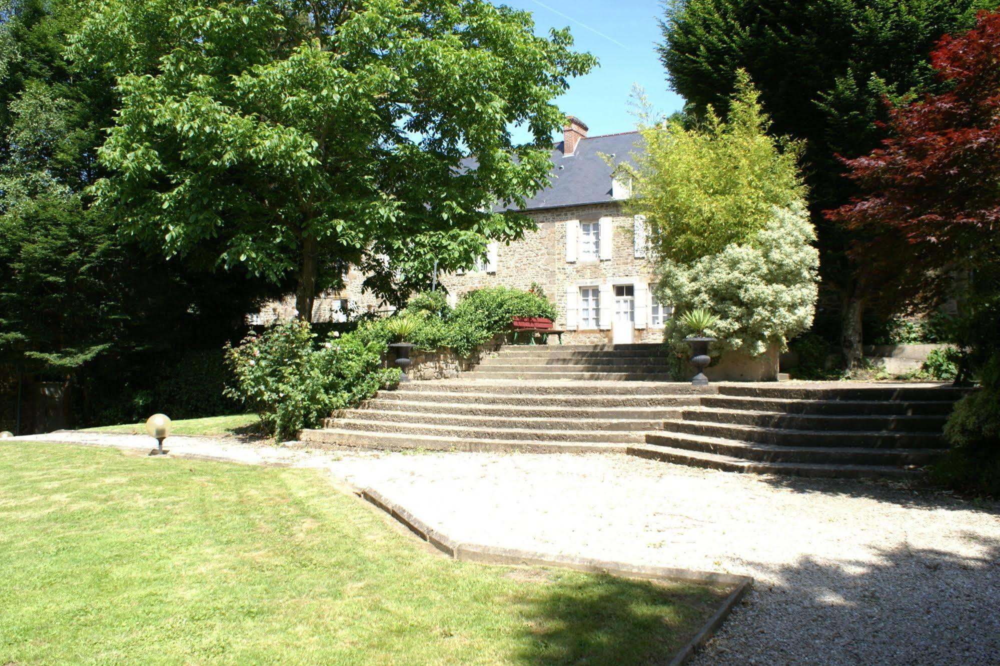 Logis Hotel Du Chateau Combourg Exterior photo